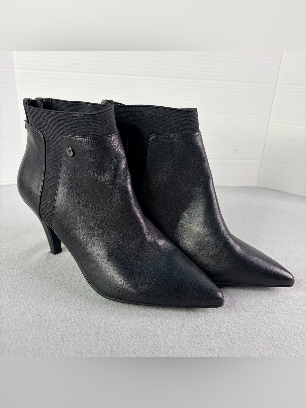 Bandolino Women's 8.5 Black Zip Bari Pointy Toe Booties Leather Retro